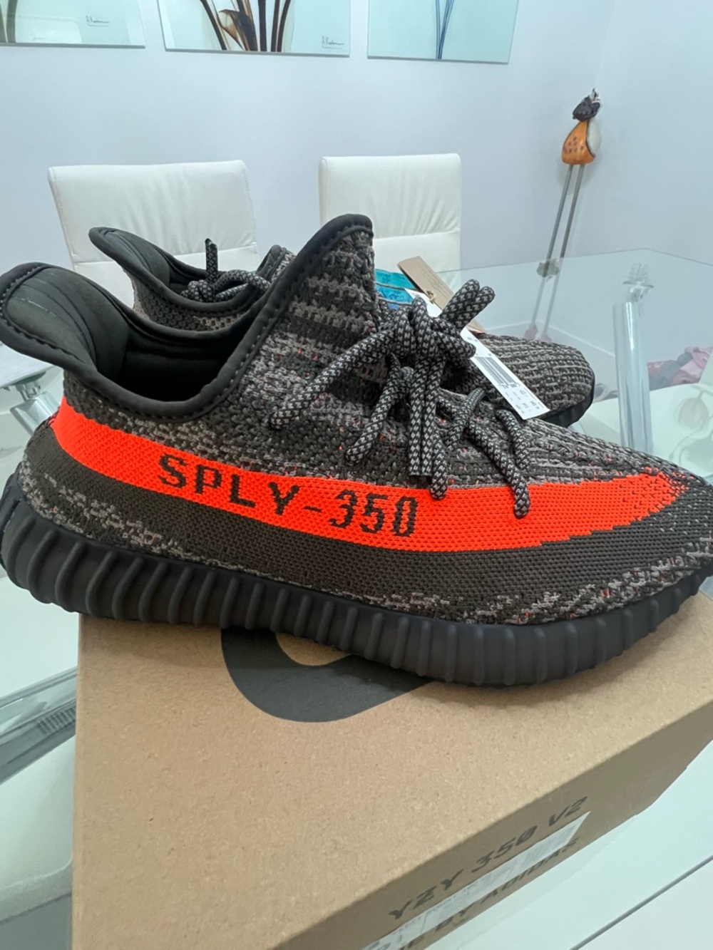 adidas Yeezy Boost 350 V2 - Carbon Beluga- Size Men’s 9.5 - Picture 2 of 7
